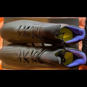 Adidas soccer cleats. Brand new size 9. Price negotiable